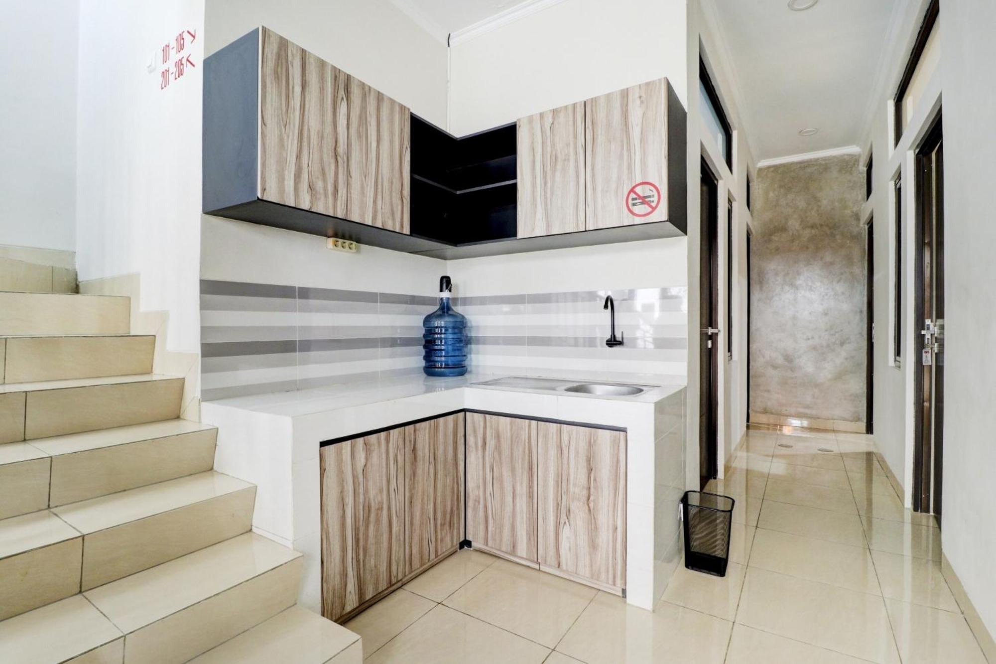 OYO 90215 Ada Residence Telukjambe Exterior foto